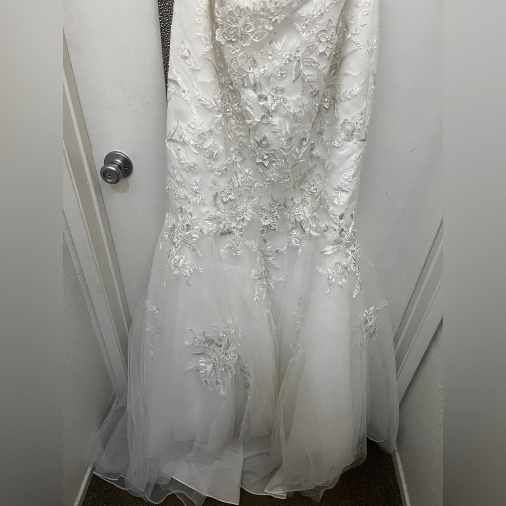Never used wedding dress !! Only worn when tried on ! JEWEL By David’s Bridal - Picture 9 of 14
